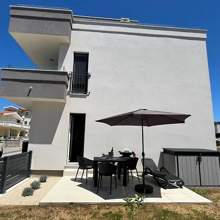 Adria Apartment Vir
